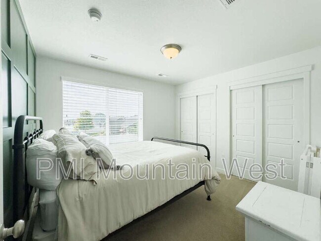 Building Photo - 3565 Water Lilly Ln