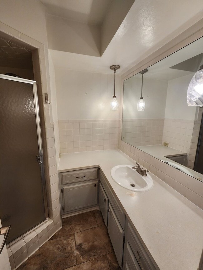 Building Photo - 3 Bedroom 2 Bath House in Rock Island