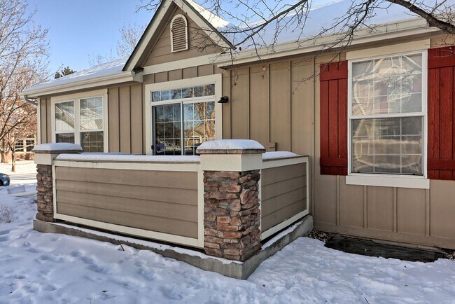 Building Photo - 3 Bedroom 3 Bath Townhome