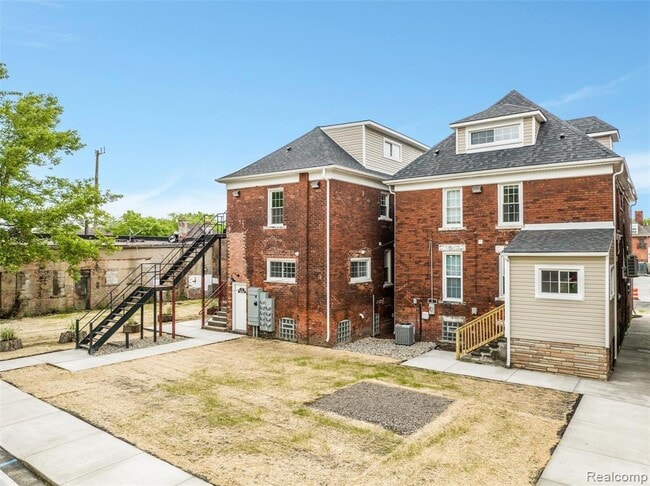 Building Photo - 95 E Euclid St