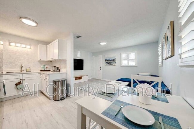 Building Photo - 7308 Sunset Ave