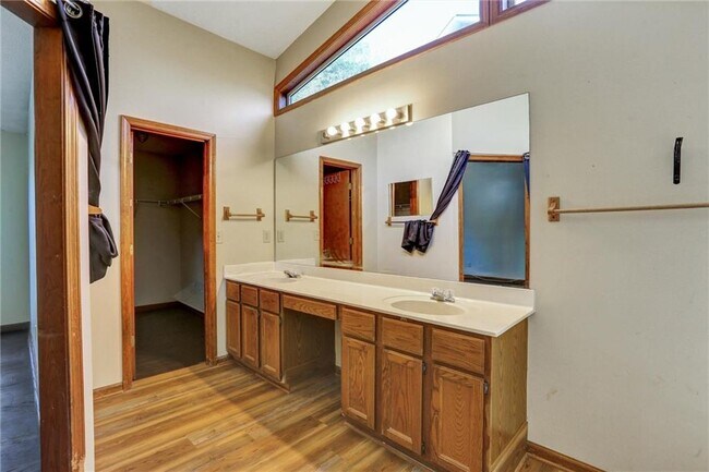 Building Photo - 1262 Bailing Dr