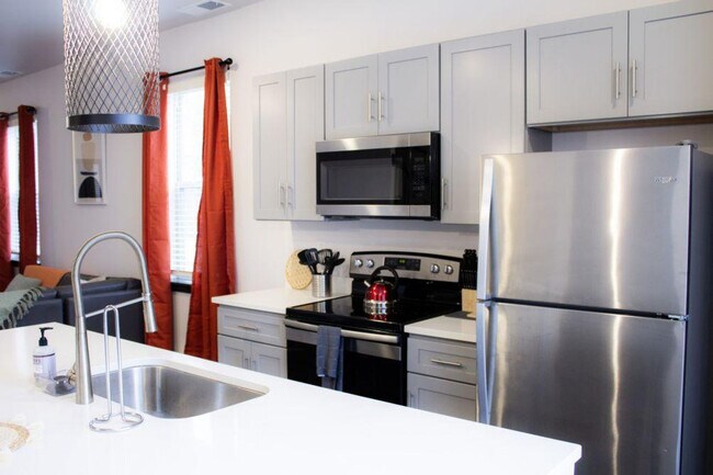 Building Photo - 1439 N Telluride St