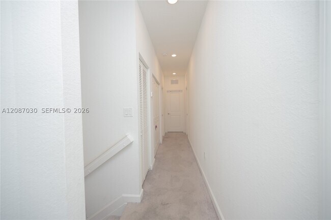 Building Photo - 1231 SE 27th Terrace