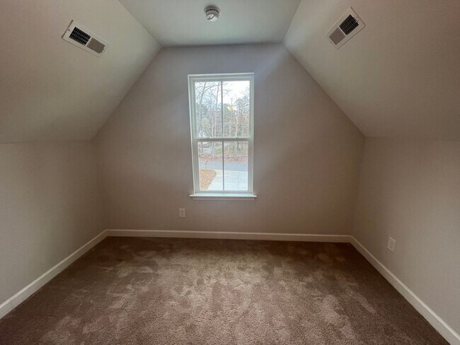 Building Photo - Breathtaking 4 Bedroom, 2 1/2 Bathroom House in Winston Salem, NC!