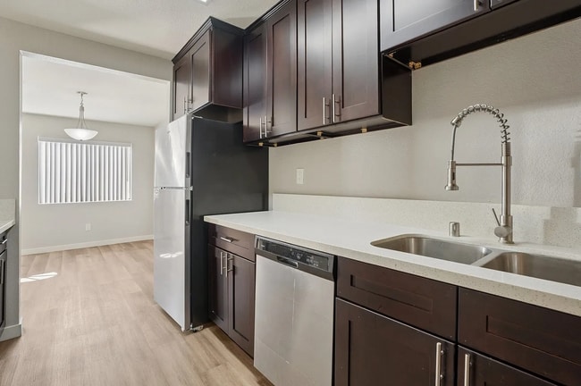 Building Photo - Chadron Apartment