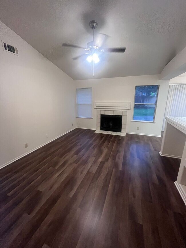 Building Photo - NICE UPDATED HOME IN ANTELOPE!!