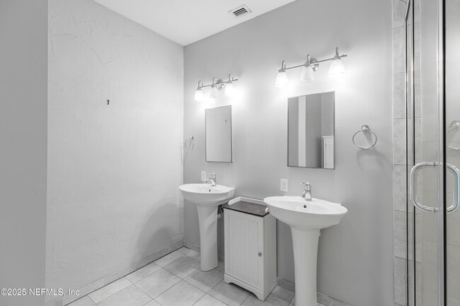 Building Photo - 2525 College St