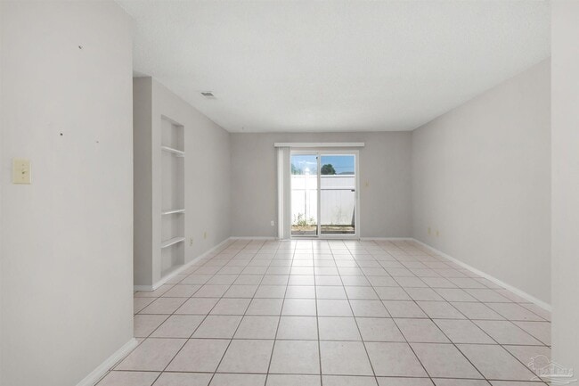 Building Photo - 3411 Green Briar Pkwy