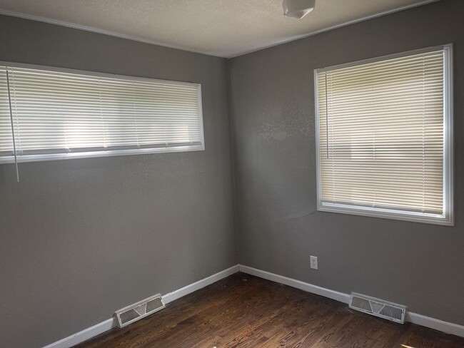 Building Photo - SEE IT NOW: Bright 3-Bed Home with Spaciou...