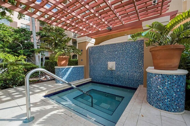 Building Photo - 19601 E Country Club Dr