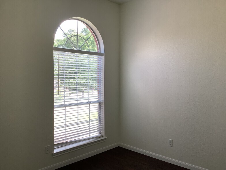 Building Photo - 3709 Breckenridge Dr