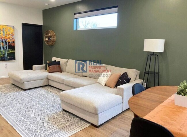 Building Photo - 1266 Newton St