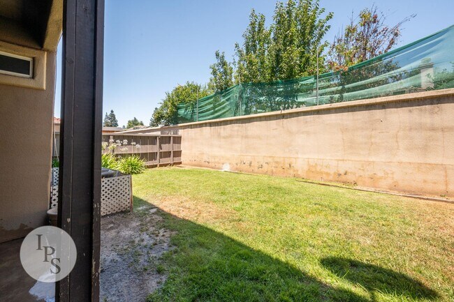 Building Photo - Move in by September 1st and get the rest of August FREE! North Fresno Villa San Marcos Apt, 2BR/...