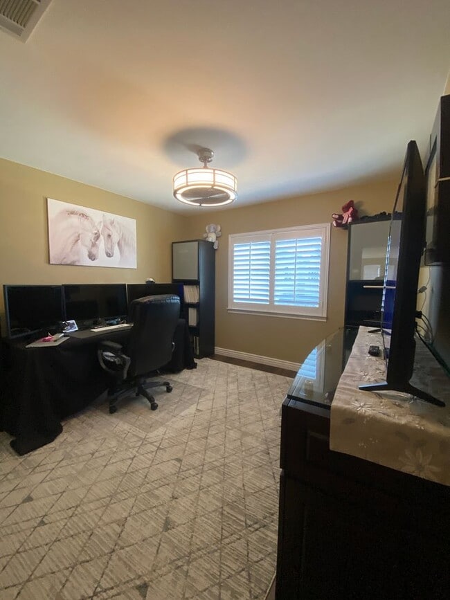 Building Photo - 14660 Meadowsweet Dr