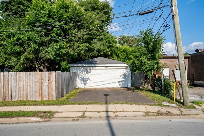 Building Photo - 201 E 143rd St