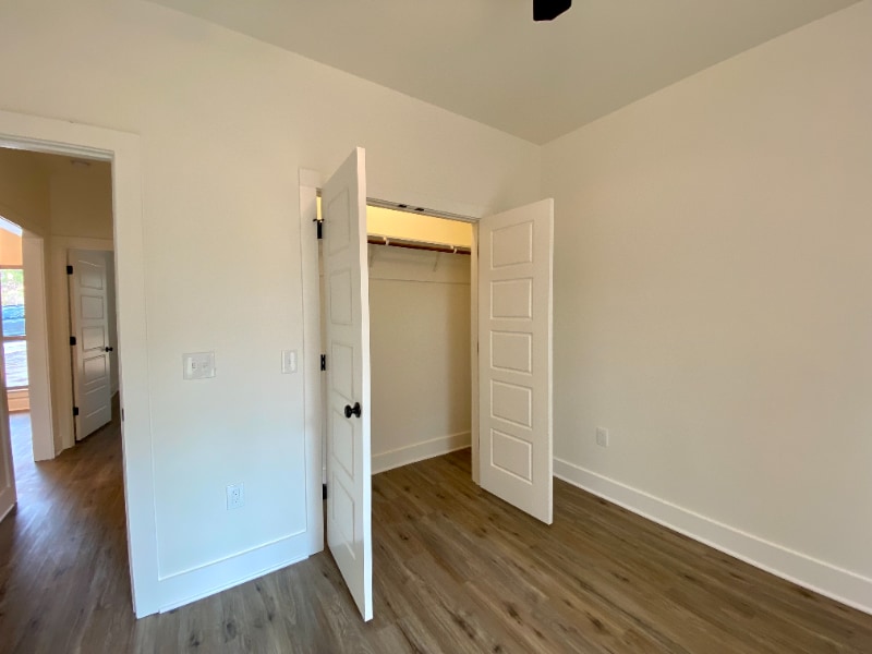 Building Photo - 346 Parks Cir