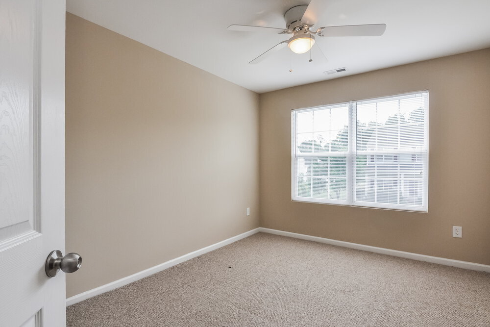 Building Photo - 708 Calavaras Ln