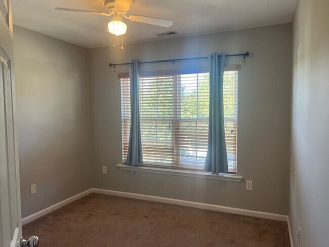 Building Photo - 8 Grosbeak Ln