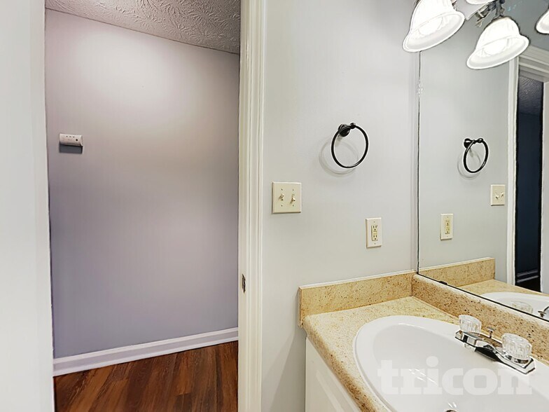 Building Photo - 705 Claven Ct