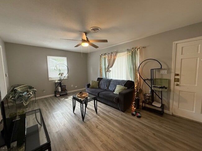 Building Photo - Charming Urbana Home with Spacious Backyard & Modern Touches