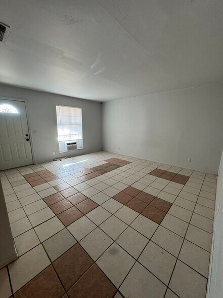 Building Photo - 9131 Port Hudson Dr