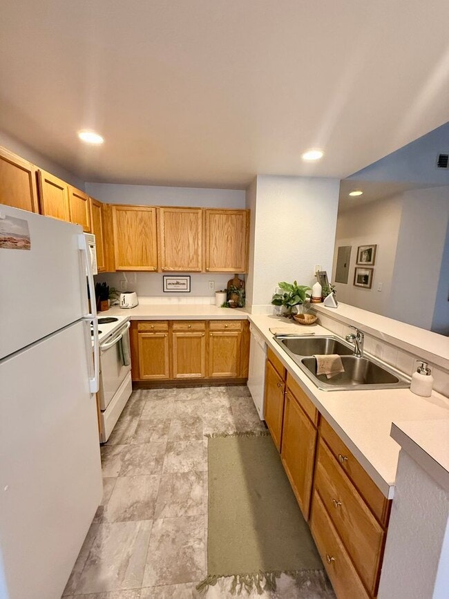 Building Photo - 5225 White Willow Dr