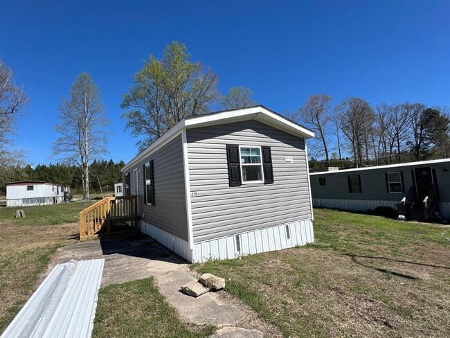 Building Photo - 1 Bedroom 1 Bath Mobile Home For Rent