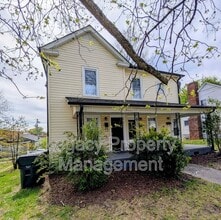 Building Photo - 113-113 Stagg St