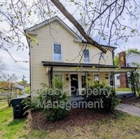 Building Photo - 113-113 Stagg St