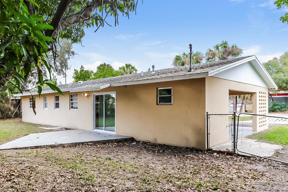 Building Photo - 4420 N Shore Dr