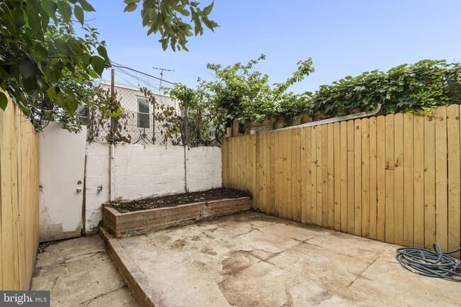 Building Photo - 2571 Coral St