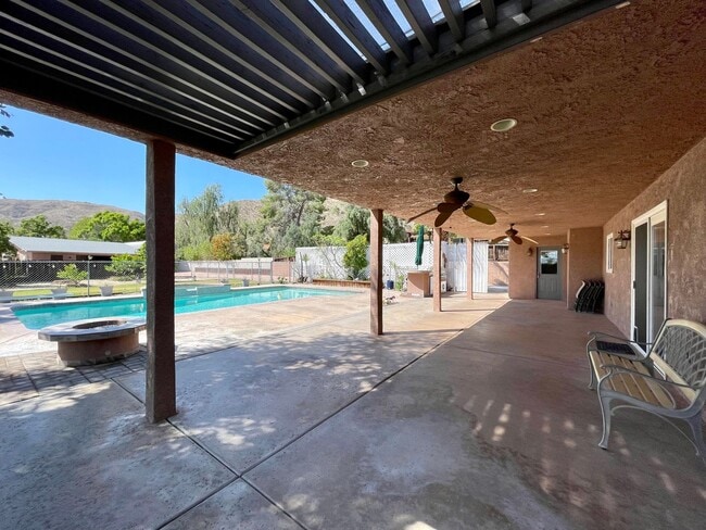 Building Photo - COMING SOON! AMAZING 3 Bedroom 3 Bathroom ...