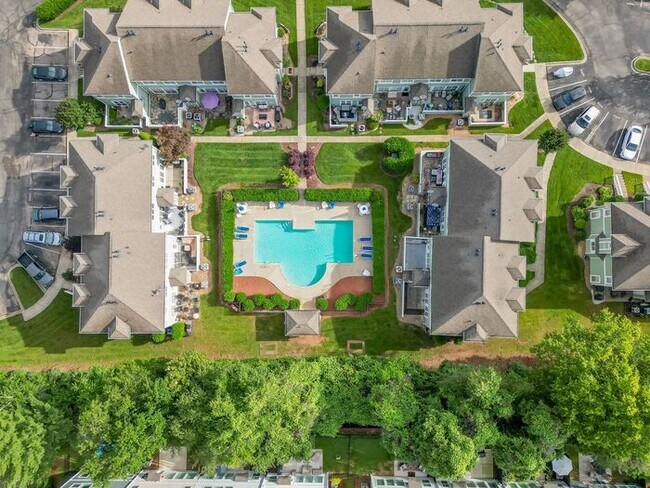 Building Photo - 3BR Townhome - Lake Living in Vineyard Point with Boat Slip Access Near Lake Norman