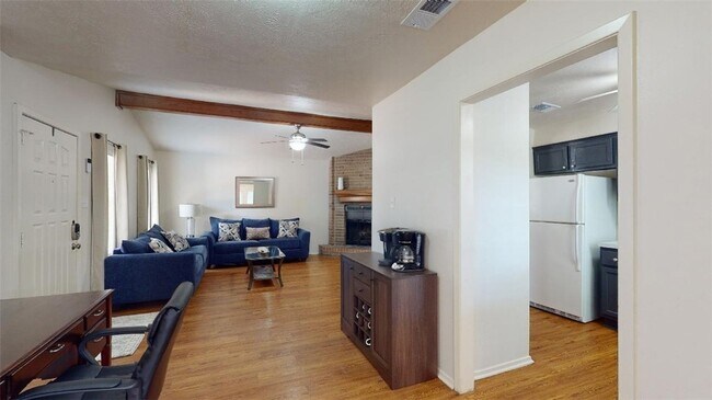 Building Photo - 3906 Sioux Cir