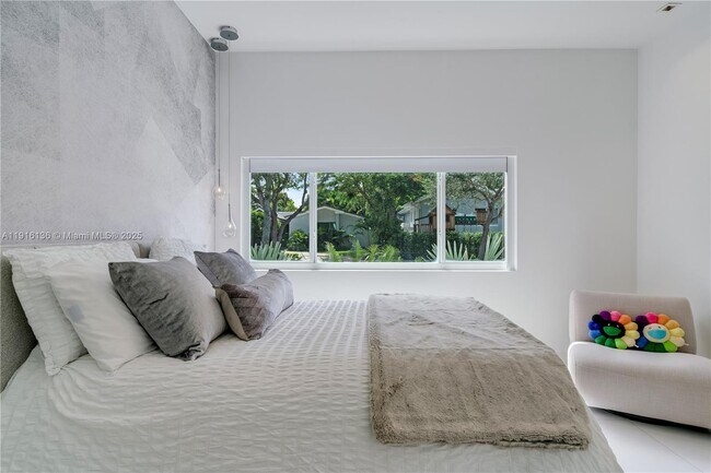 Building Photo - 475 Woodcrest Rd