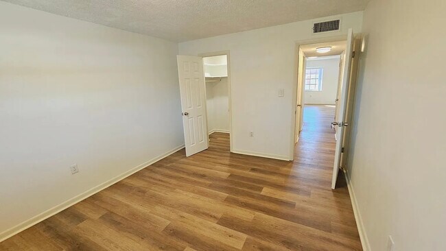 Building Photo - 1112 W Main St