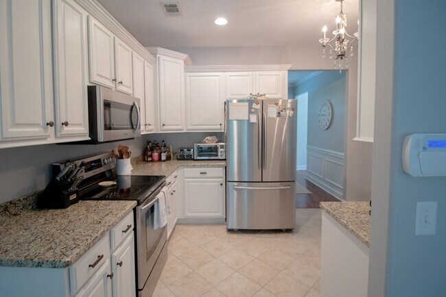 Building Photo - 4 Gresham Ln