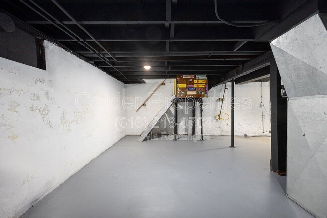 Building Photo - 1635 Cleveland Ave SW