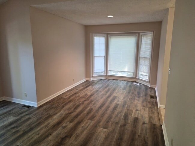 Building Photo - 7875 Saundersville Rd