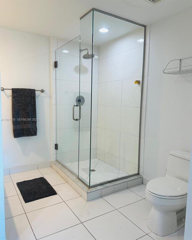 Building Photo - 500 Brickell Ave