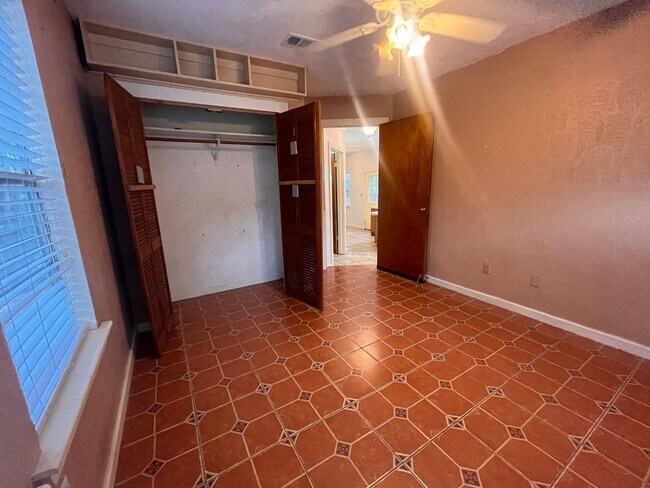 Building Photo - Charming North Campus Bungalow