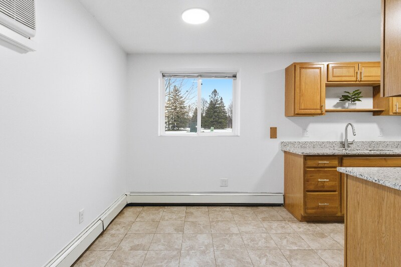 Building Photo - 1100 69th Ave N