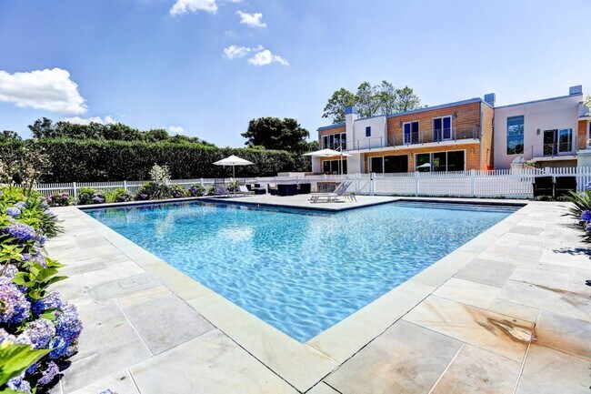 Building Photo - 117 Erica's Ln