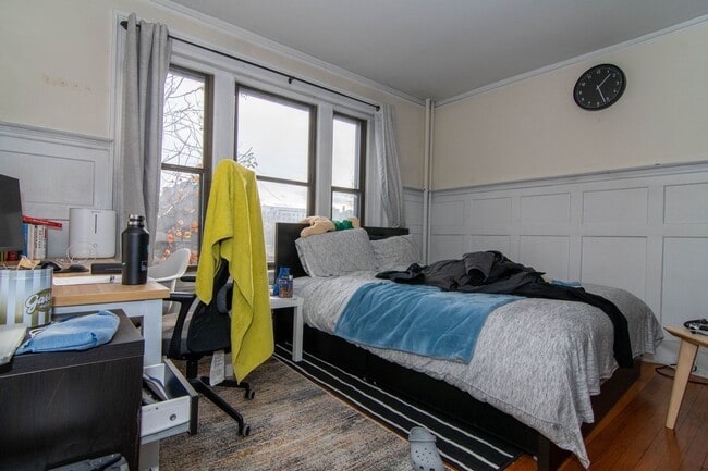 Building Photo - 442 Park Dr