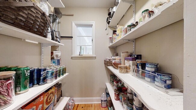 Building Photo - Gorgeous and updated home in Heart of Auburn