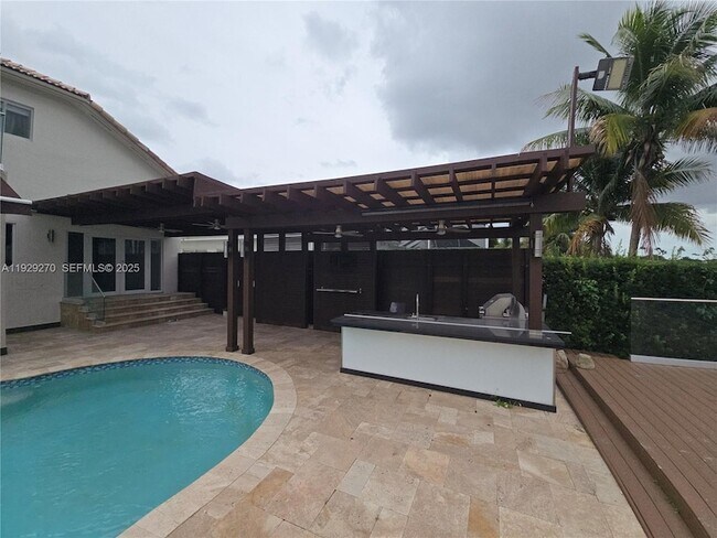 Building Photo - 10968 NW 73rd St