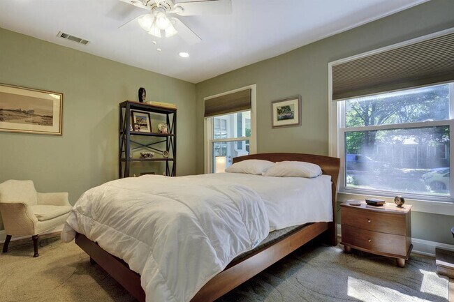 Building Photo - 4108 Sinclair Ave