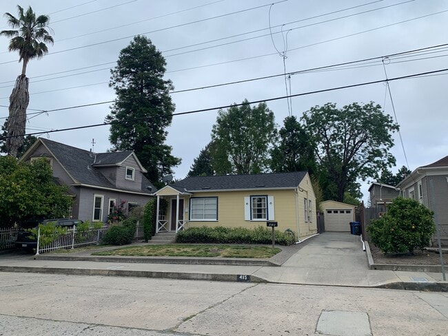 Building Photo - 415 Laurent St