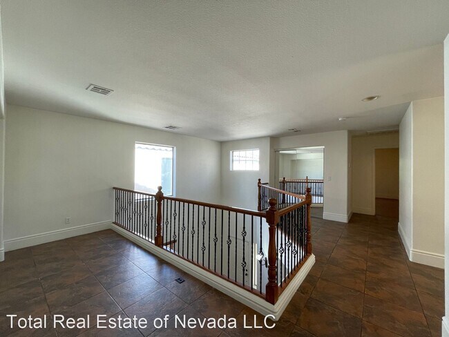 Building Photo - 4 br, 2.5 bath House - 10511 Bella Camrosa